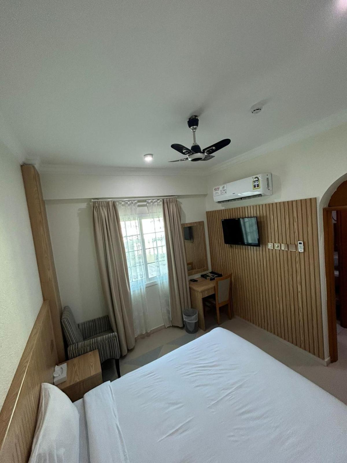 Safari Hotel Нізва Екстер'єр фото