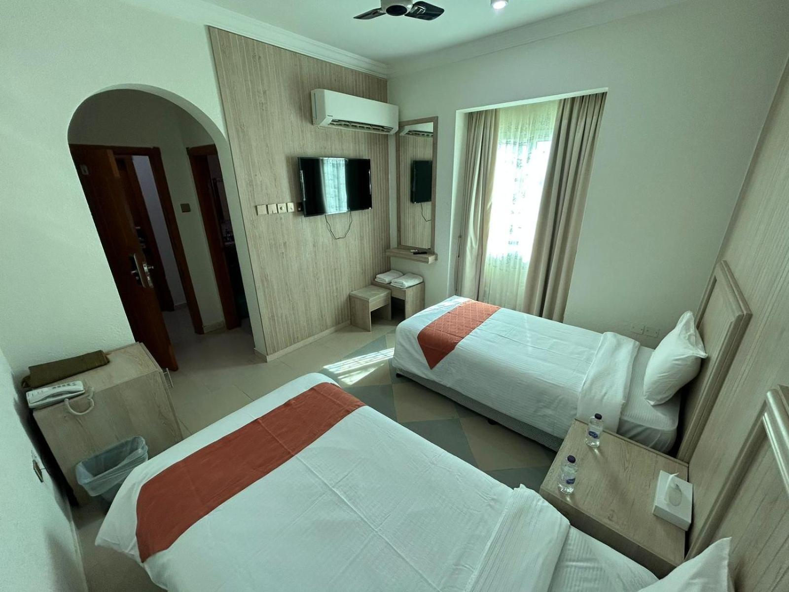 Safari Hotel Нізва Екстер'єр фото