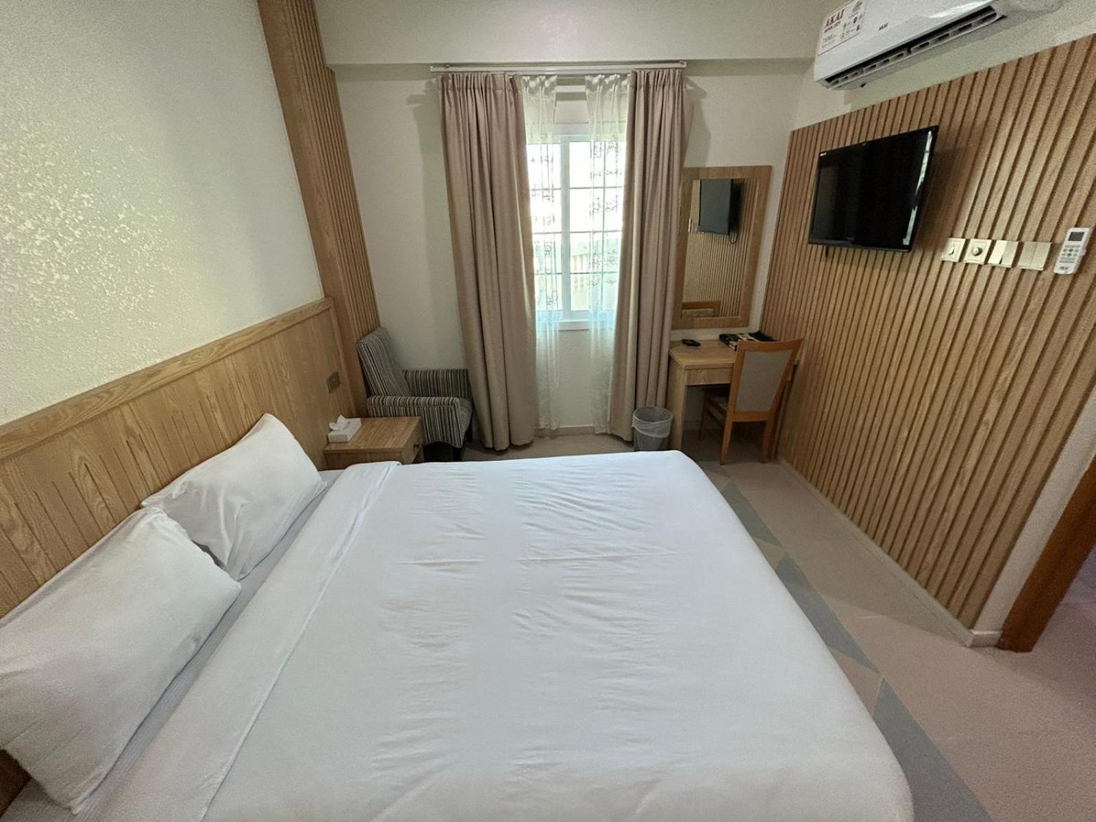 Safari Hotel Нізва Екстер'єр фото