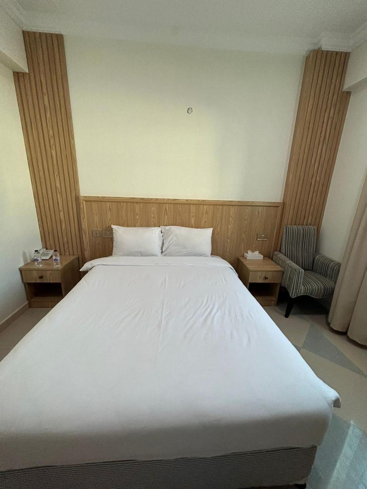 Safari Hotel Нізва Екстер'єр фото