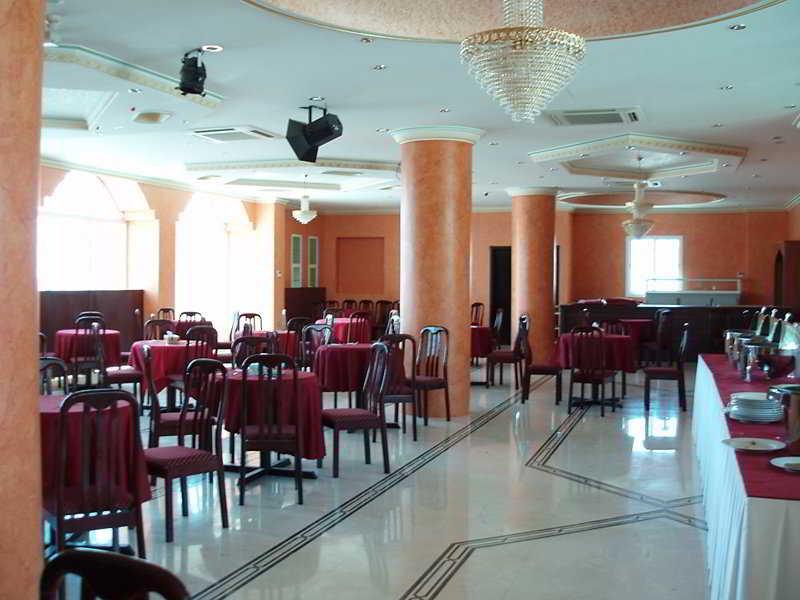 Safari Hotel Нізва Екстер'єр фото