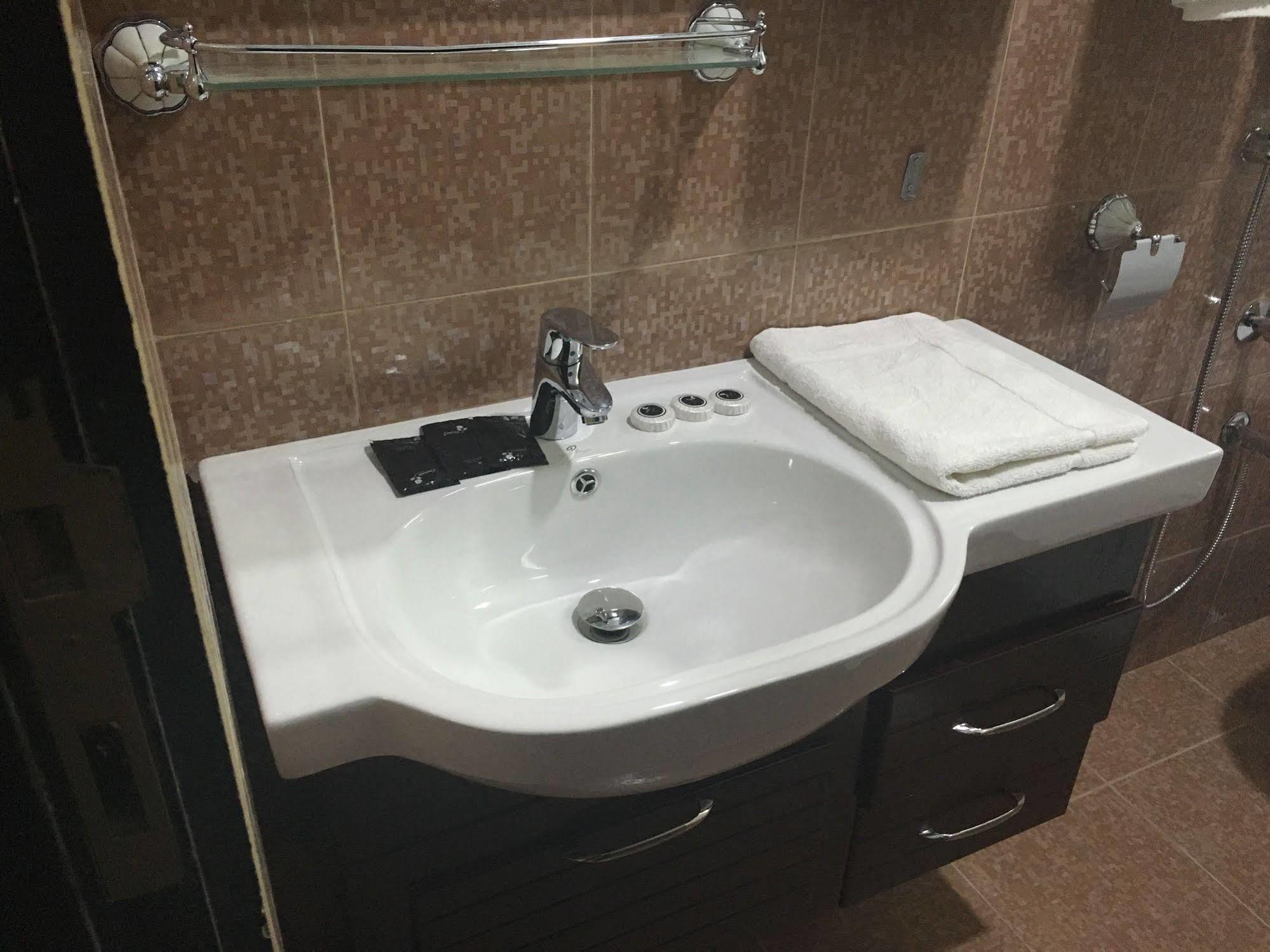Safari Hotel Нізва Екстер'єр фото